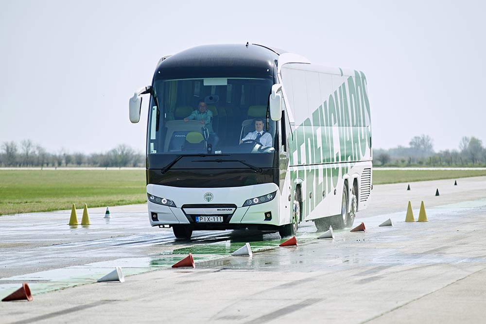 buszvezetői tréning, busz vezetéstechnikai tréning