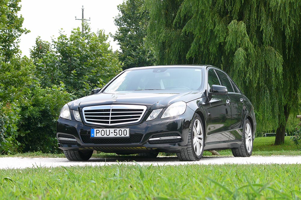 Mercedes E osztály sofőrrel bérelhető autó